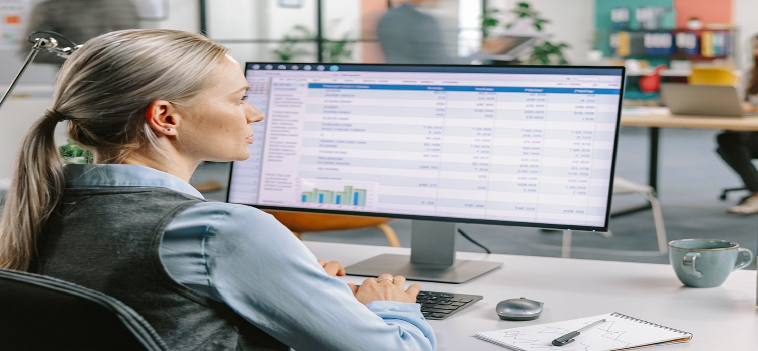 Bogføring og regnskab på computerskærm